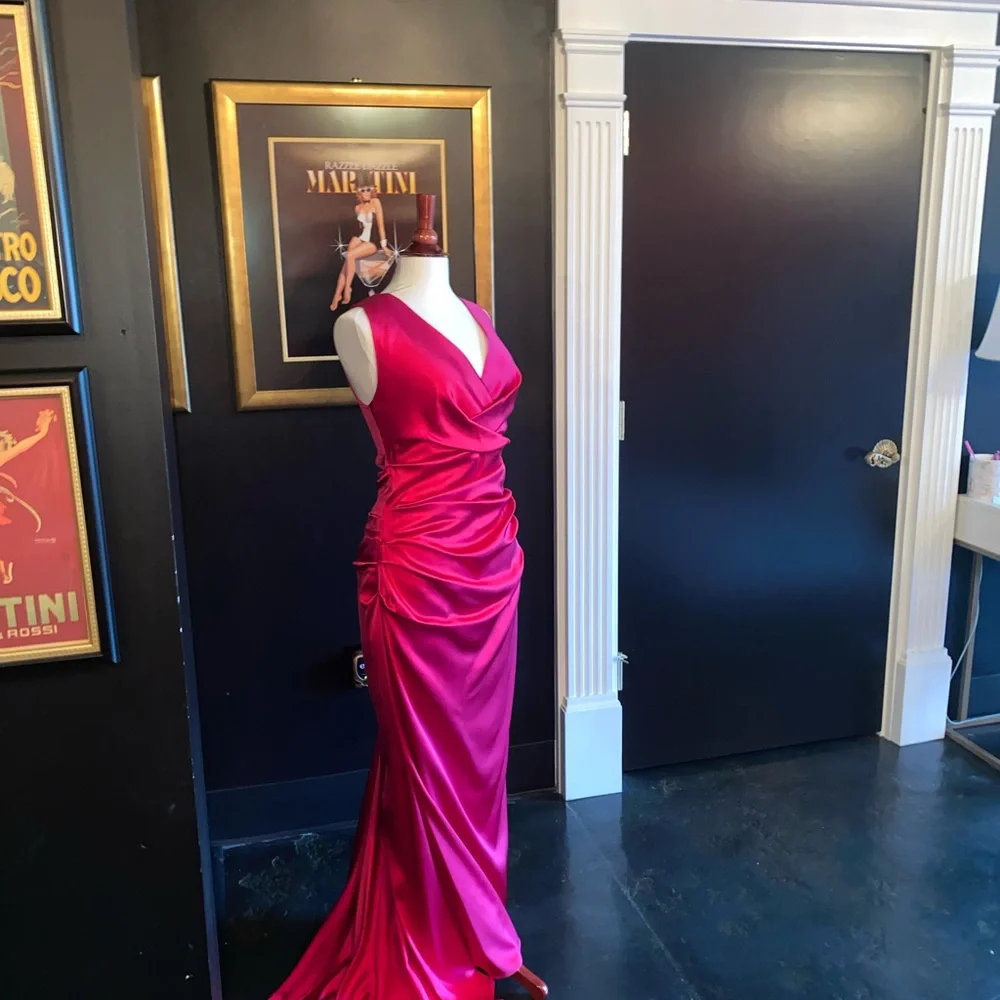 Talbot Runhof Barbie pink, fuchsia evening gown in duchesse satin.  SZ 14/44. - Picture 5 of 13